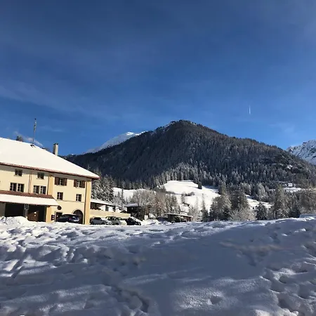 Ladina Ξενοδοχείο